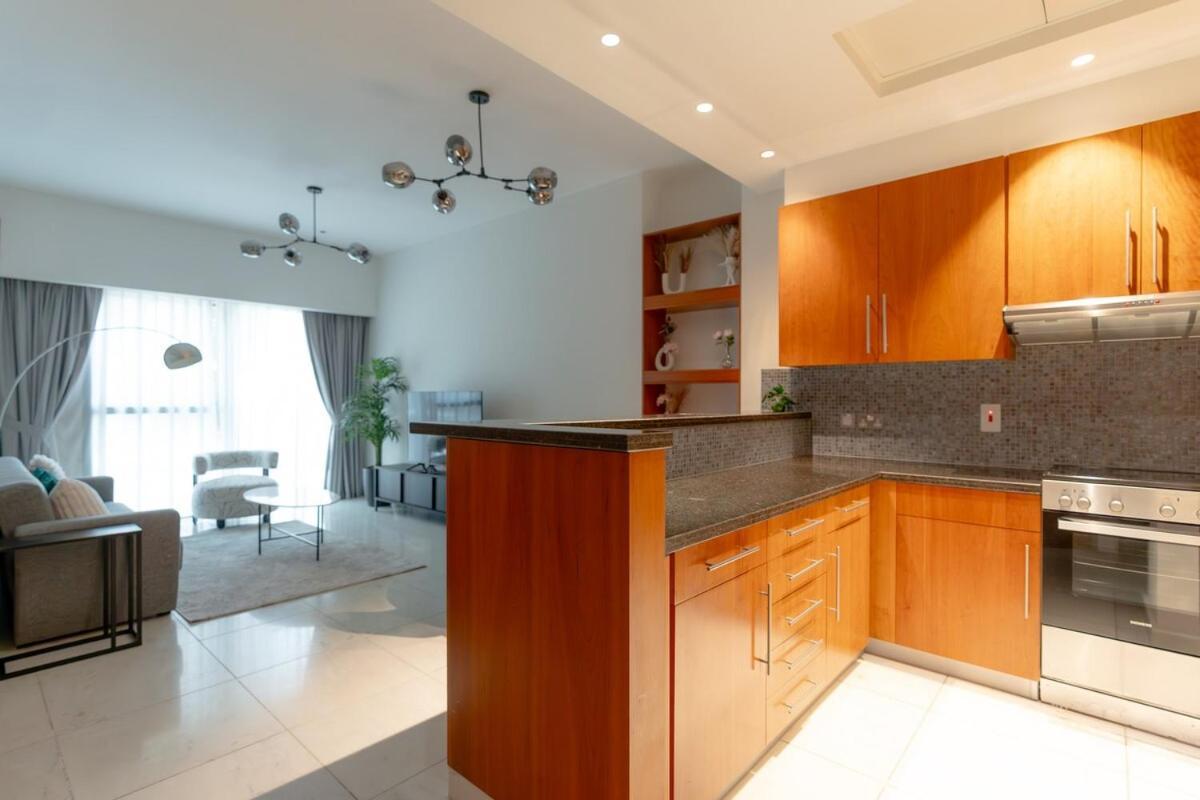 Nasma - Sleek In Heart Of Financial Hub Apartment