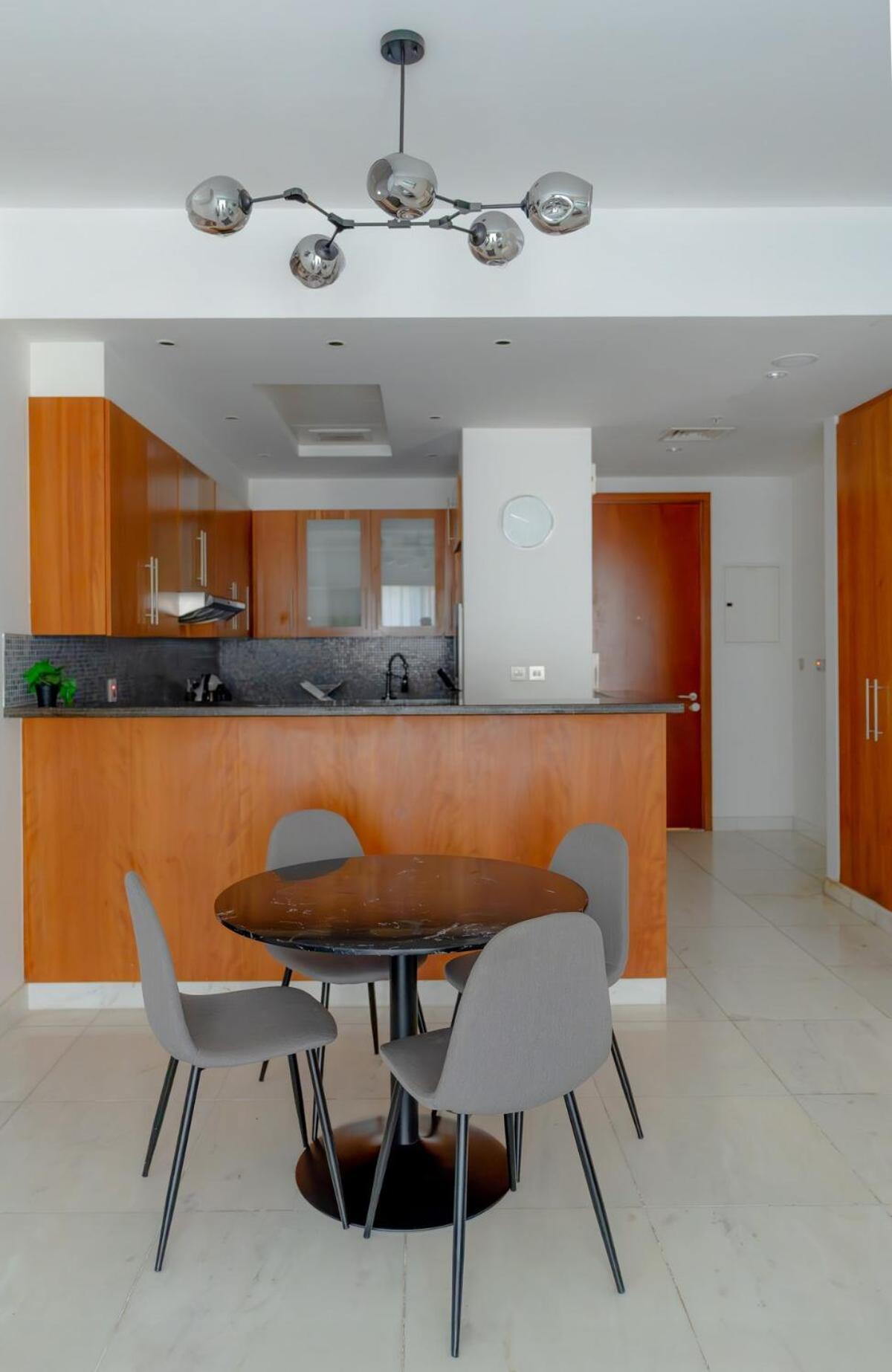 Nasma - Sleek In Heart Of Financial Hub *