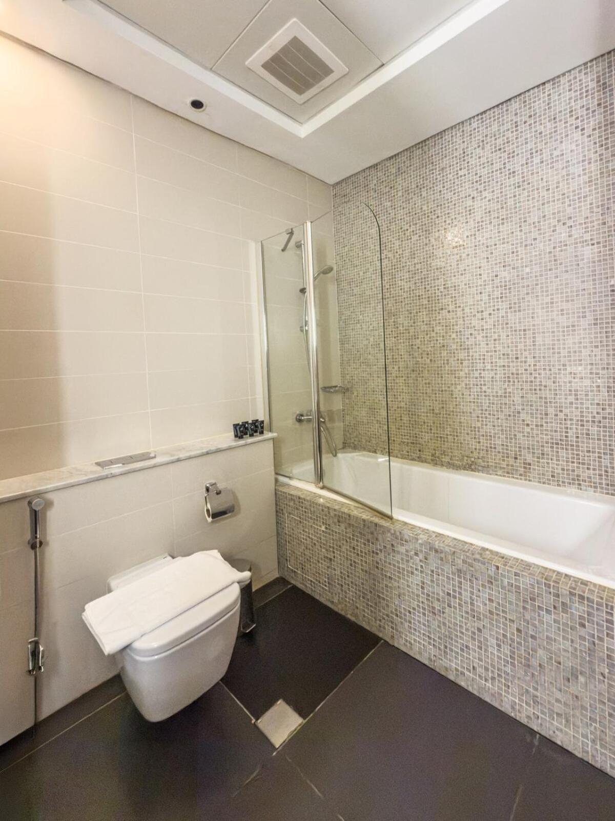 Nasma - Sleek In Heart Of Financial Hub Apartment