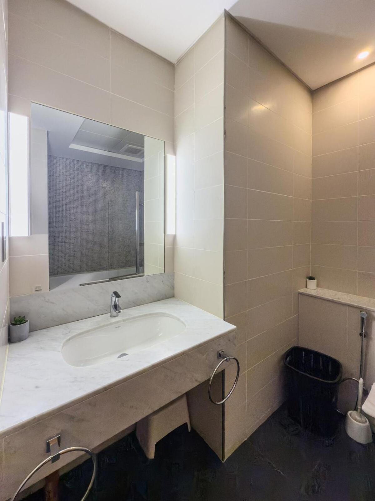 Apartment Nasma - Sleek In Heart Of Financial Hub *